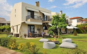 Seathon Seafront Beach Villa In Kalamitsi