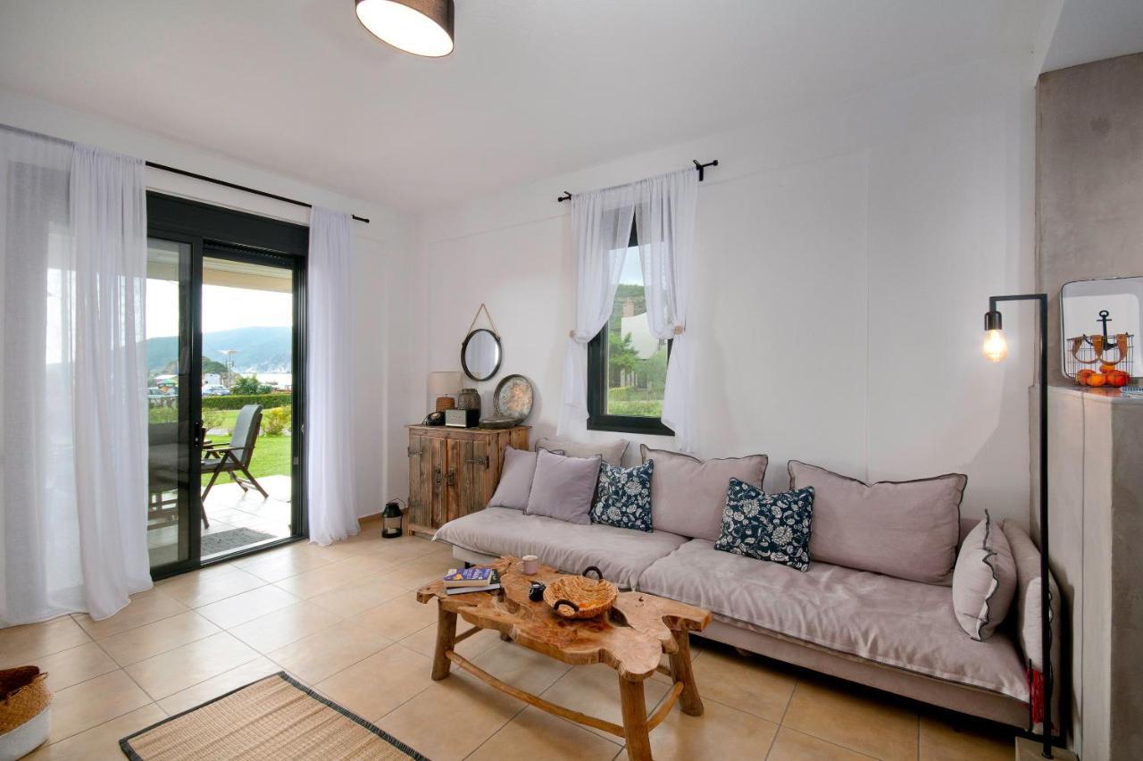 Seathon Seafront Beach Villa In Kalamitsi Εξωτερικό φωτογραφία